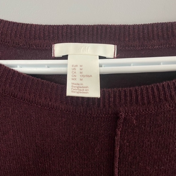 ✨3 for $15✨ H&M Sweater Size medium - Picture 3 of 4